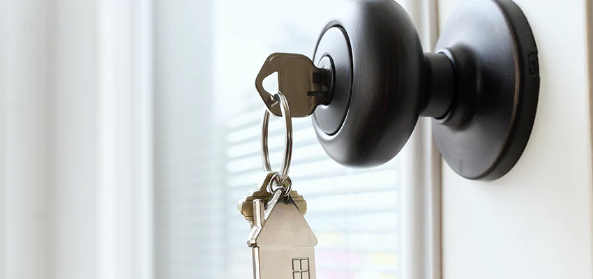 Bifold Door Knob Replacement in Rosamond, California